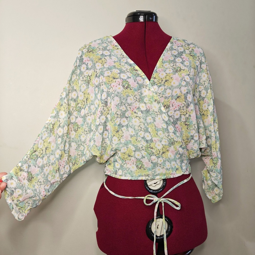 Zara Floral Daisy Wrap Blouse Cropped V-Neck Long Sleeve Tie Waist Green Large